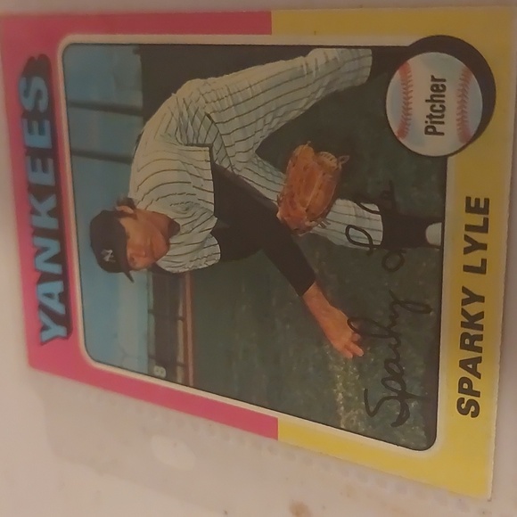 1975 Topps New York Yankees Trading Cards - Picture 9 of 12
